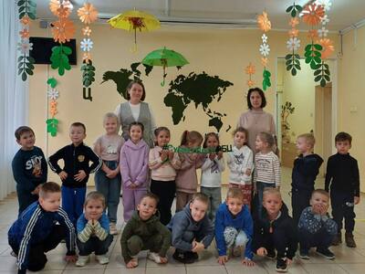 Наш мир большой и разнообразный, фауна нашей планеты порой очень необычная!
В этом убедились ребята из группы "Одуванчик" во время экскурсии в "Эколого-биологический центр".
Детям было интересно наблюдать за животными и птицами вблизи, услышать увлекательные истории о них.
Экскурсия в мини-зоопарк оказалась для наших воспитанников настоящим праздником, который подарил радость, новые впечатления и положительные эмоции.