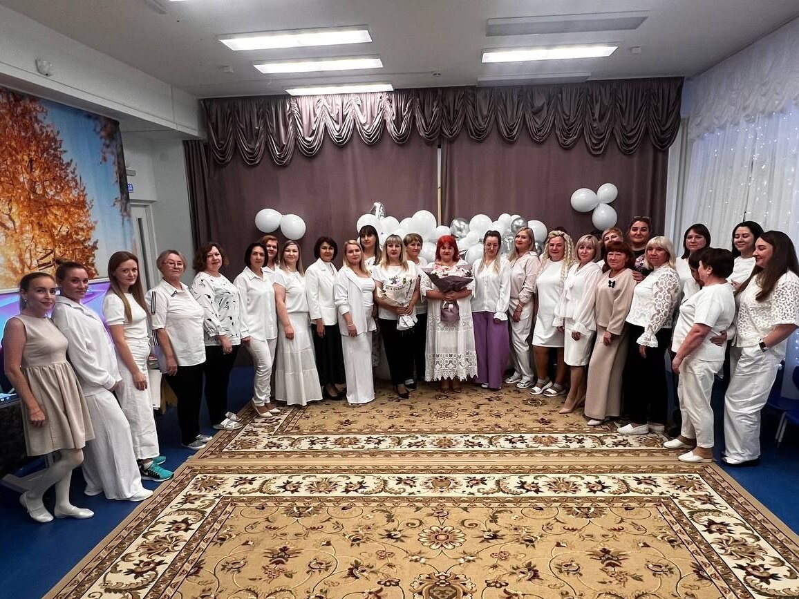 27 сентября - День воспитателя и дошкольного работника.
От всей души поздравляем сотрудников детского сада "Огонёк" с профессиональным праздником!
Желаем Вам крепкого здоровья, неиссякаемой энергии и творческих успехов!
Пусть каждый день будет наполнен радостью и улыбками маленьких подопечных, а работа приносит только удовольствие и гордость за свои достижения!